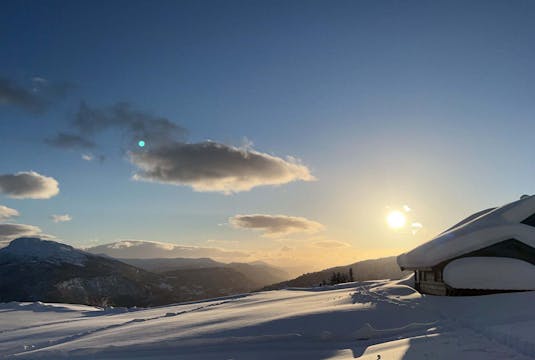 Hytte i fjellet om vinteren, Gaupne. Foto